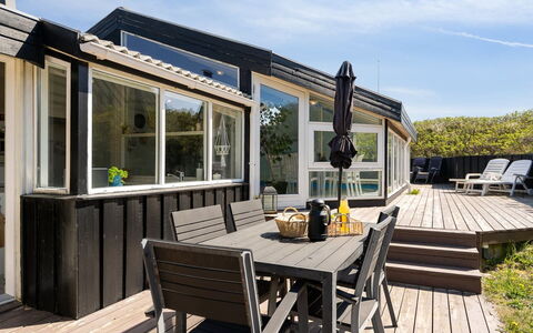 Dijana - 150M from the Sea: Hout, Dak, Architectuur, Huis, Huis, Verblijf, Siding, Hardwood, Helling, Landgoed