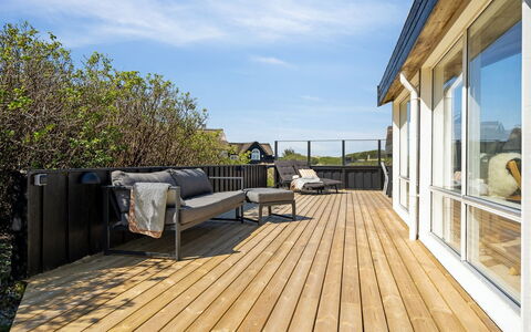 Dijana - 150M from the Sea: Hout, Dak, Architectuur, Huis, Huis, Verblijf, Siding, Hardwood, Helling, Landgoed