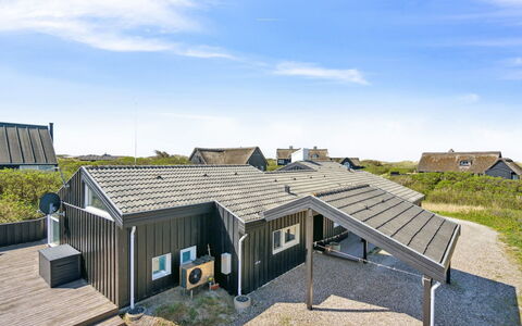 Dijana - 150M from the Sea: Hout, Dak, Architectuur, Huis, Huis, Verblijf, Siding, Hardwood, Helling, Landgoed
