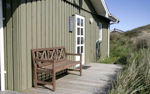 Arita - 250M from the Sea: Woongebied, Dak, Voorstad, Oprit, Landgoed, Schoorsteen