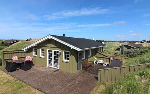 Arita - 250M from the Sea: Woongebied, Dak, Voorstad, Oprit, Landgoed, Schoorsteen