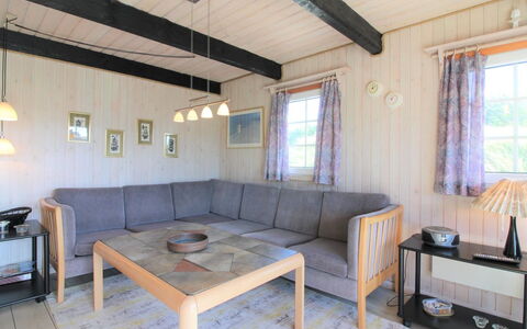 Arita - 250M from the Sea: Woongebied, Dak, Voorstad, Oprit, Landgoed, Schoorsteen