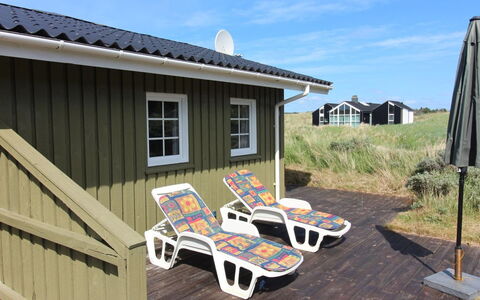 Arita - 250M from the Sea: Woongebied, Dak, Voorstad, Oprit, Landgoed, Schoorsteen