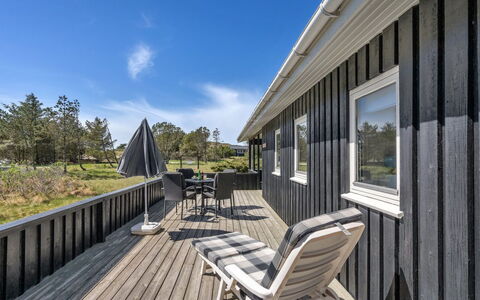 Melisande - 950M from the Sea: Dak, Huis, Land Lot, Huis, Verblijf, Landgoed, Garden Gebouwen, Schaduw, Blokhut, Landscaping