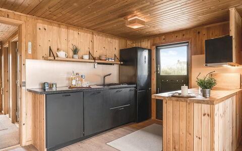 Hunved - 500M from the Sea: Keuken, Hout, Toestel Van De Keuken, Countertop, Meubilair, Flooring, Major Appliance, Cabinetry, Interieur Ontwerp, Beits
