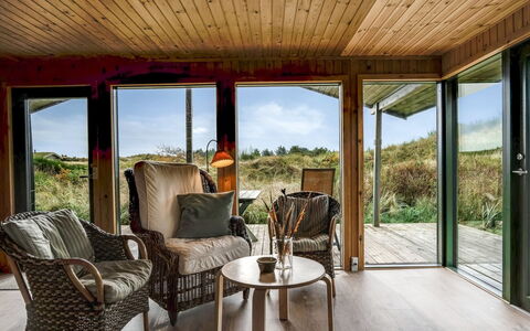 Hunved - 500M from the Sea: Hout, Verblijf, Hardwood, Garden Gebouwen, Eco Hotel, Stoel, Veranda, Beits, Blokhut, Plank