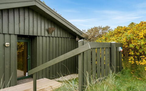 Hunved - 500M from the Sea: Hout, Struik, Land Lot, Garden Gebouwen, Siding, Schuur, Groundcover, Verblijf, Tuin, Backyard