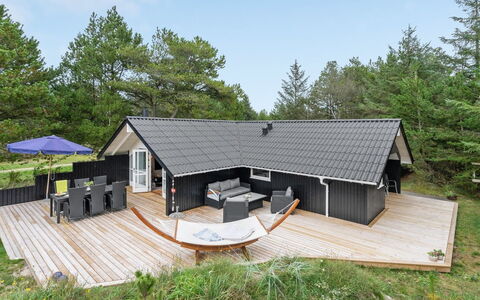 Varpu - 1.6Km from the Sea: Huis, Huis, Deur, Dak, Verblijf, Landgoed, Tuin, Schaduw, Siding, Werf