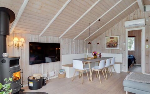 Varpu - 1.6Km from the Sea: Huis, Huis, Deur, Dak, Verblijf, Landgoed, Tuin, Schaduw, Siding, Werf