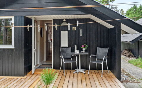Varpu - 1.6Km from the Sea: Huis, Huis, Deur, Dak, Verblijf, Landgoed, Tuin, Schaduw, Siding, Werf