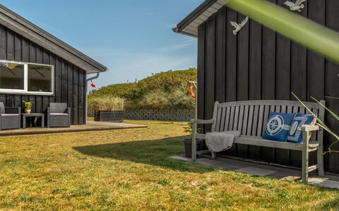 Ejnarine - 300M from the Sea: Hout, Siding, Land Lot, Huis, Plank, Verblijf, Hardwood, Garden Gebouwen, Veranda, Schuur