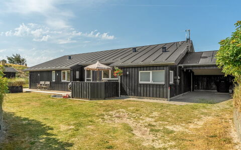 Ejnarine - 300M from the Sea: Lucht, Dak, Huis, Huis, Verblijf, Siding, Schaduw, Landgoed, Werf, Garden Gebouwen
