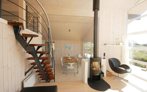 Ung - 150M from the Sea: Flooring, Muur, Verdieping, Interieur Ontwerp, Hout, Plafond, Houten Vloer, Verlichting, Meubilair, Laminaatvloer