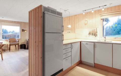 Liisi - 500M from the Sea: Keuken, Flooring, Countertop, Hout, Interieur Ontwerp, Toestel Van De Keuken, Meubilair, Verdieping, Major Appliance, Cabinetry