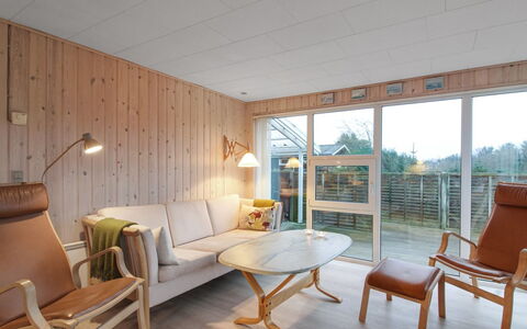 Liisi - 500M from the Sea: Meubilair, Bankstel, Interieur Ontwerp, Flooring, Woonkamer, Verdieping, Kussen Gooien, Kamer, Hoofdkussen