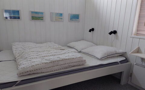 Liisi - 500M from the Sea: Slaapkamer, Hout, Bed, Laken, Bedding, Verdieping, Flooring, Meubilair, Interieur Ontwerp, Bed Frame