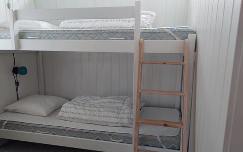 Liisi - 500M from the Sea: Stapelbed, Hout, Slaapkamer, Bed, Bedding, Verdieping, Laken, Slaapzaal, Bed Frame, Herberg