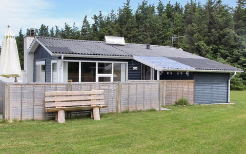Liisi - 500M from the Sea: Gras, Gebouw, Venster, Huis, Dak, Huis, Verblijf, Siding, Struik, Land Lot