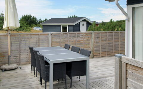 Liisi - 500M from the Sea: Hout, Meubilair, Buitenmeubels, Buitentafel, Dek, Hardwood, Plank, Beits, Schaduw, Stoel