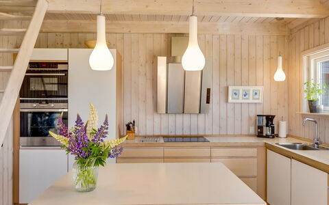 Ger - 200M from the Sea: Interieur Ontwerp, Keuken, Flooring, Countertop, Lichte Inrichting, Meubilair, Hout, Verdieping, Houten Vloer, Plafond