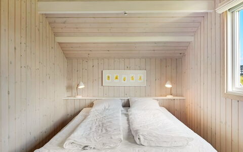 Ger - 200M from the Sea: Hout, Plafond, Slaapkamer, Flooring, Interieur Ontwerp, Verdieping, Bedding, Bed, Laken, Kamer