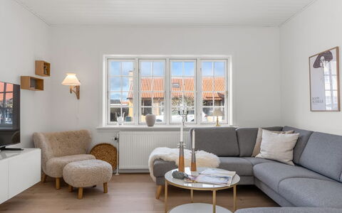 Caranus - 900M from the Sea: Appartement, Schaduw, Balkon, Stoel, Hek, Buitenmeubels, Aluminium, Kunstgras