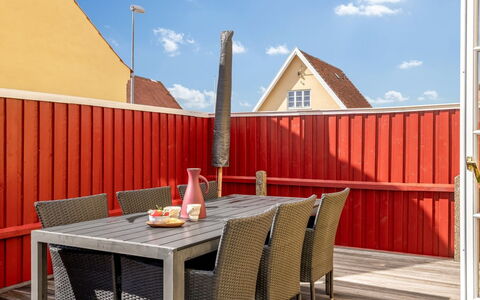 Caranus - 900M from the Sea: Appartement, Schaduw, Balkon, Stoel, Hek, Buitenmeubels, Aluminium, Kunstgras