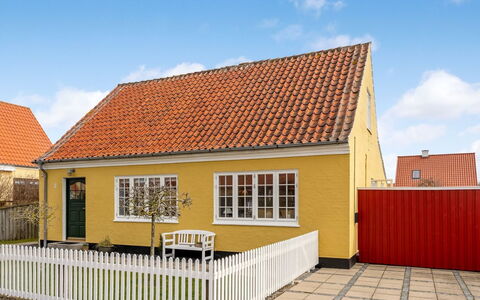 Caranus - 900M from the Sea: Appartement, Schaduw, Balkon, Stoel, Hek, Buitenmeubels, Aluminium, Kunstgras
