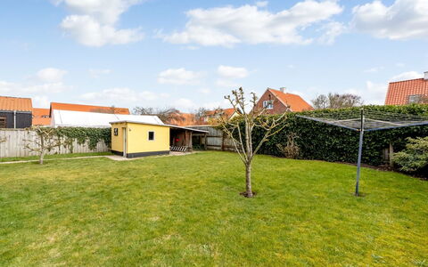 Caranus - 900M from the Sea: Appartement, Schaduw, Balkon, Stoel, Hek, Buitenmeubels, Aluminium, Kunstgras