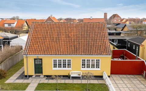 Caranus - 900M from the Sea: Appartement, Schaduw, Balkon, Stoel, Hek, Buitenmeubels, Aluminium, Kunstgras