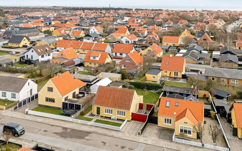 Caranus - 900M from the Sea: Appartement, Schaduw, Balkon, Stoel, Hek, Buitenmeubels, Aluminium, Kunstgras