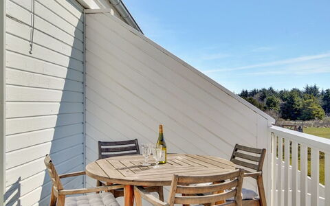 Aline - 1Km from the Sea: Hout, Samengesteld Materiaal, Hardwood, Plank, Dek, Buitenmeubels, Beits, Veranda, Schaduw, Verblijf