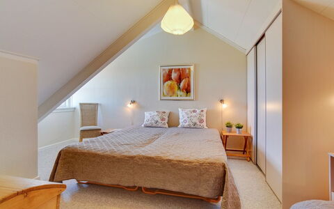 Aline - 1Km from the Sea: Bed, Interieur Ontwerp, Meubilair, Slaapkamer, Verdieping, Flooring, Plafond, Hout, Bedding, Laken