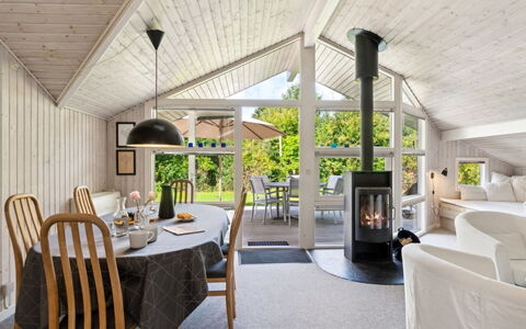 Batsha - 350M from the Sea: Hout, Plafond, Interieur Ontwerp, Huis, Verblijf, Lichte Inrichting, Woonkamer, Stoel, Hardwood, Veranda