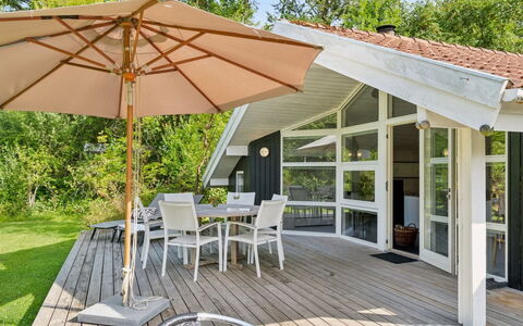 Batsha - 350M from the Sea: Huis, Schaduw, Buitenmeubels, Veranda, Verblijf, Dek, Stoel, Hardwood, Landgoed, Plank