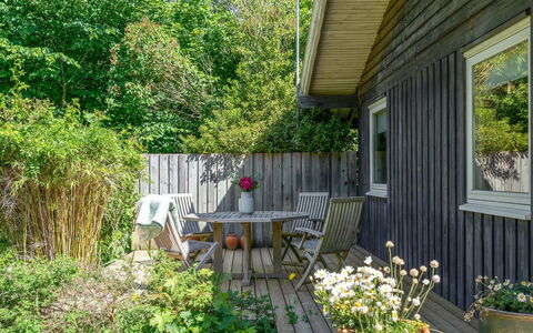 Naira - 1.8Km from the Sea: Hout, Dak, Architectuur, Huis, Huis, Verblijf, Siding, Hardwood, Helling, Landgoed