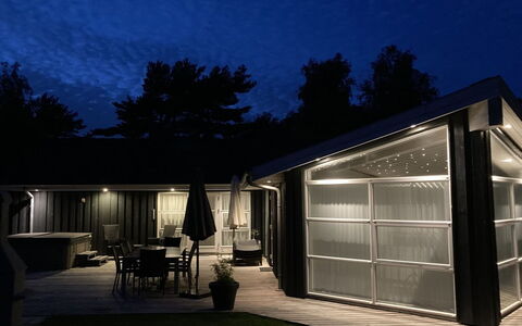 Toa - 600M from the Sea: Dak, Huis, Land Lot, Huis, Verblijf, Landgoed, Garden Gebouwen, Schaduw, Blokhut, Landscaping