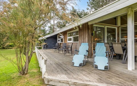 Fatlinda - 1Km from the Sea: Hout, Architectuur, Huis, Hardwood, Veranda, Verblijf, Plank, Deur, Landgoed, Schaduw