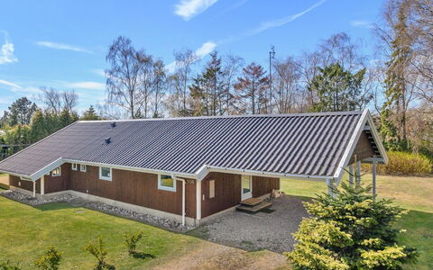 Wegher - 650M from the Sea: Dak, Huis, Land Lot, Huis, Verblijf, Landgoed, Garden Gebouwen, Schaduw, Blokhut, Landscaping