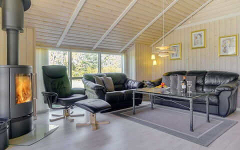 Wegher - 650M from the Sea: Dak, Huis, Land Lot, Huis, Verblijf, Landgoed, Garden Gebouwen, Schaduw, Blokhut, Landscaping