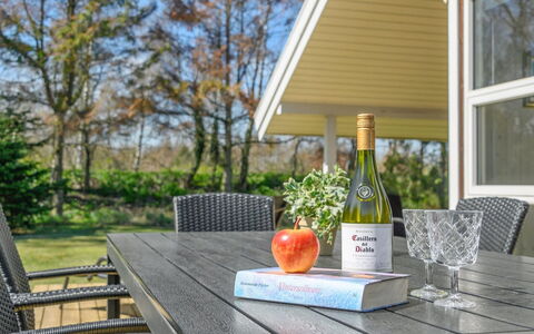 Wegher - 650M from the Sea: Dak, Huis, Land Lot, Huis, Verblijf, Landgoed, Garden Gebouwen, Schaduw, Blokhut, Landscaping