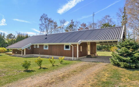 Wegher - 650M from the Sea: Dak, Huis, Land Lot, Huis, Verblijf, Landgoed, Garden Gebouwen, Schaduw, Blokhut, Landscaping