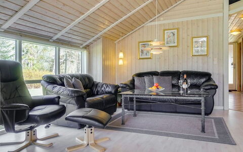Wegher - 650M from the Sea: Dak, Huis, Land Lot, Huis, Verblijf, Landgoed, Garden Gebouwen, Schaduw, Blokhut, Landscaping