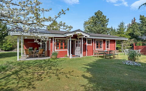Berit - 700M from the Sea: Hout, Huis, Verblijf, Huis, Dak, Landelijk Gebied, Siding, Blokhut, Garden Gebouwen, Hardwood