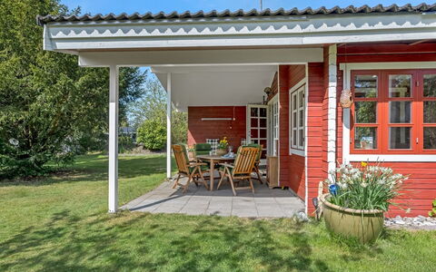 Berit - 700M from the Sea: Hout, Huis, Verblijf, Huis, Dak, Landelijk Gebied, Siding, Blokhut, Garden Gebouwen, Hardwood