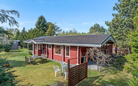 Berit - 700M from the Sea: Hout, Huis, Verblijf, Huis, Dak, Landelijk Gebied, Siding, Blokhut, Garden Gebouwen, Hardwood