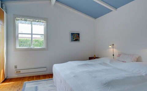 Siem - 650M from the Sea: Plafond, Interieur Ontwerp, Slaapkamer, Verdieping, Flooring, Bed, Huis, Kamer, Laken, Meubilair