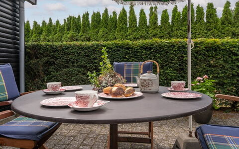 Siem - 650M from the Sea: Meubilair, Buitenmeubels, Tafel, Buitentafel, Stoel, Tuin, Keuken En Eettafel, Bloempot, Koffietafel, Patio