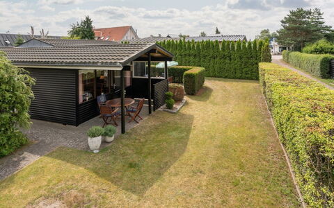 Siem - 650M from the Sea: Huis, Dak, Huis, Woongebied, Verblijf, Deur, Siding, Tuin, Gazon, Werf