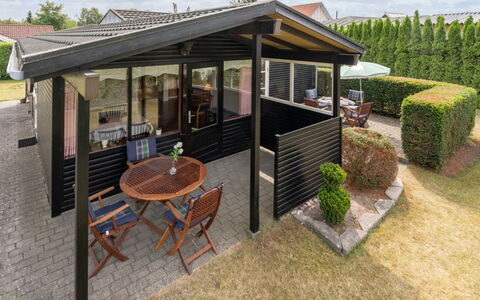 Siem - 650M from the Sea: Deur, Dak, Veranda, Huis, Huis, Luifel, Verblijf, Schaduw, Siding, Dek